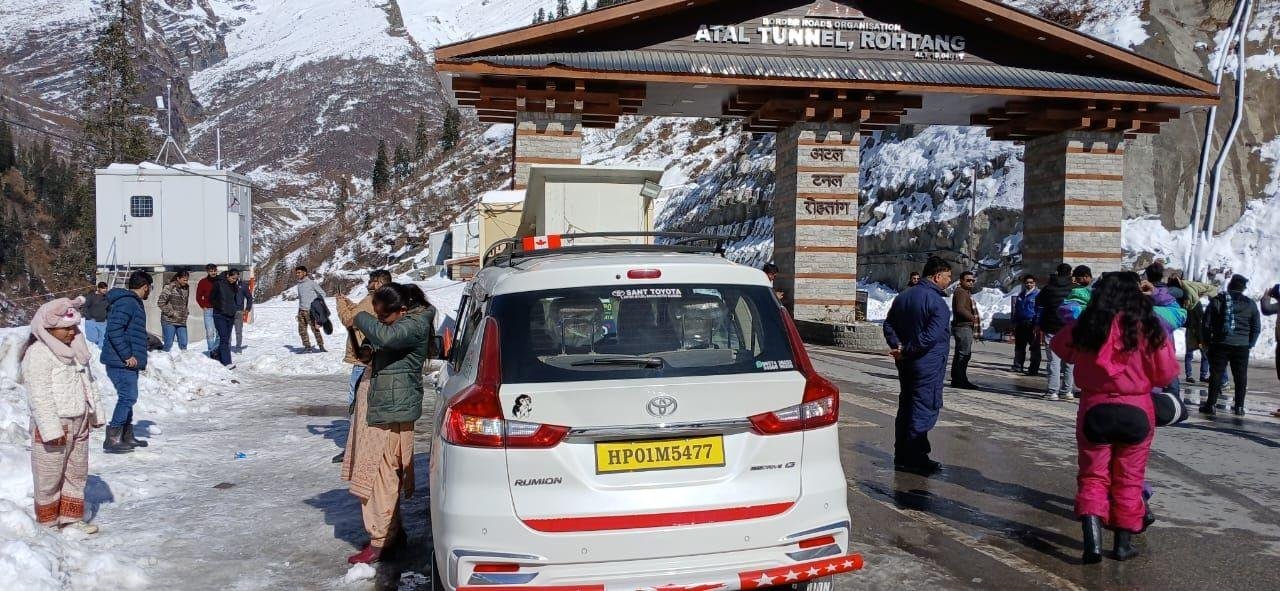 Manali Holiday Ertiga at Atal Tunnel, Rohtang